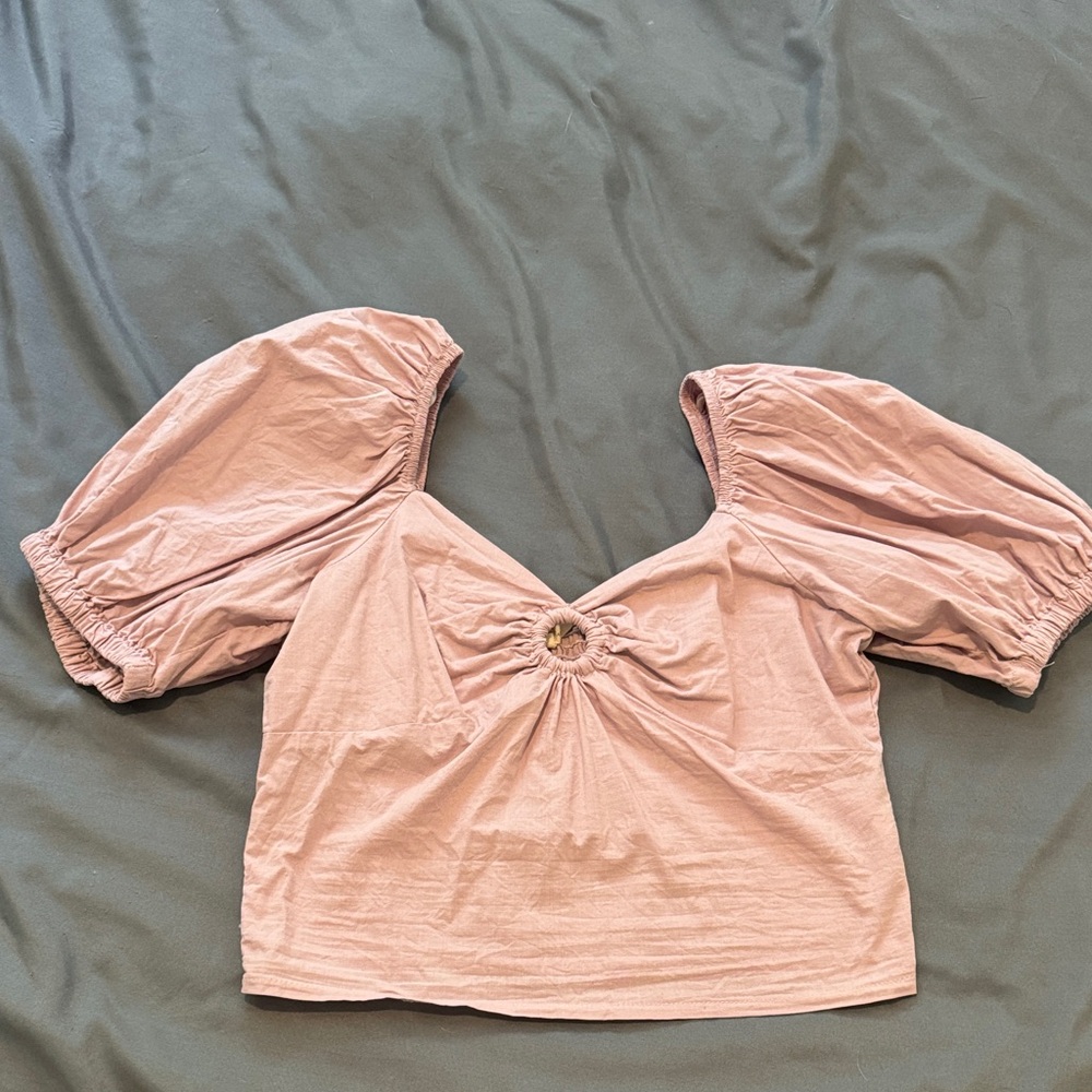 LIKE NEW Sim & Sam light purple Puff-Sleeve Crop Top with Front Ring Detail